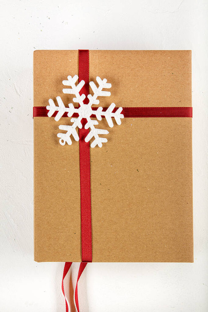 Різдвяна тематична подарункова коробка. Тема святкування з різдвяними подарунками
. - Фото, зображення