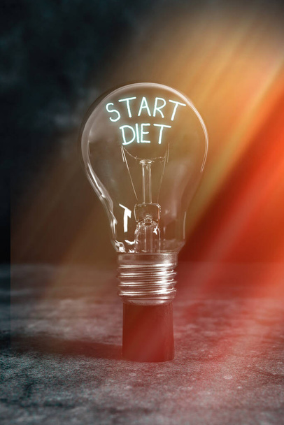 Teksti merkki osoittaa Start Diet. Käsitteellinen kuva käytäntö syödä ruokaa säännellyllä ja valvotulla tavalla Realistinen värillinen vintage lamput, idea merkki ratkaisu ajattelu. - Valokuva, kuva