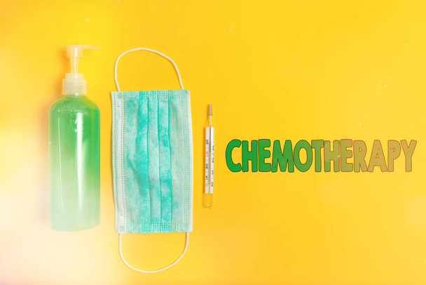 Konceptualne pismo pokazujące chemioterapię. Zdjęcie biznesowe przedstawiające leczenie choroby przy użyciu substancji chemicznych Podstawowe medyczne środki ostrożności ochrona zdrowia. - Zdjęcie, obraz