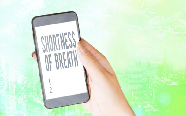 Η εννοιολογική γραφή των χεριών δείχνει δυσκολία στην αναπνοή. Επιχειρηματικό κείμενο φωτογραφία έντονη σύσφιξη των αεραγωγών προκαλώντας δυσκολία στην αναπνοή Σύγχρονη gadgets λευκή οθόνη κάτω από πολύχρωμο φόντο bokeh. - Φωτογραφία, εικόνα