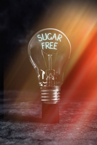 Az SMS-ben Sugar Free van. Fogalmi fotó nem tartalmaz cukrot, és csak mesterséges édesítőszer helyett reális színű vintage izzók, ötlet jel megoldás gondolkodás koncepció. - Fotó, kép