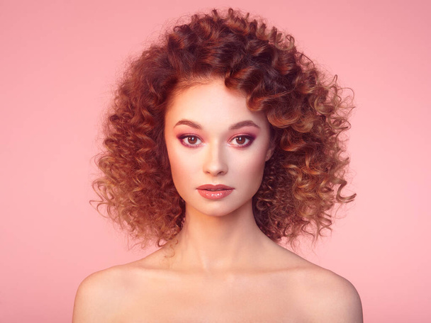 Beautiful woman face. Perfect makeup. Beauty fashion.  Cosmetic. Eyeshadow. Elegant afro curly hairstyle. - 写真・画像