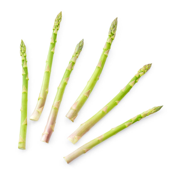 Verse asperges geïsoleerd op witte achtergrond - Foto, afbeelding