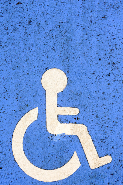 Espaço de estacionamento reservado para deficientes
 - Foto, Imagem