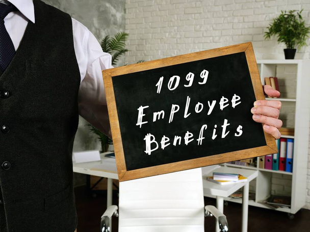 Conceito de carreira significando 1099 Benefícios do empregado com sinal no pedaço de papel
. - Foto, Imagem