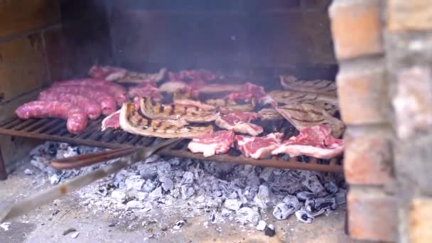 Man cooking meat in the barbecue. Slow motion - Séquence, vidéo