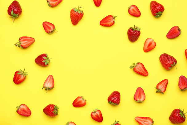 Frame made of fresh ripe strawberry on color background - Fotografie, Obrázek