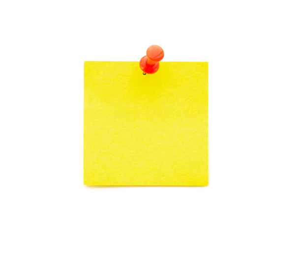  pegatina amarilla en el botón anudado sobre un fondo blanco
 - Foto, imagen