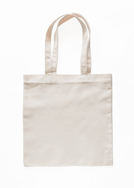 Bolso de mano tela tela tela eco shopping saco maqueta en blanco plantilla aislada sobre fondo blanco (camino de recorte
) - Foto, imagen