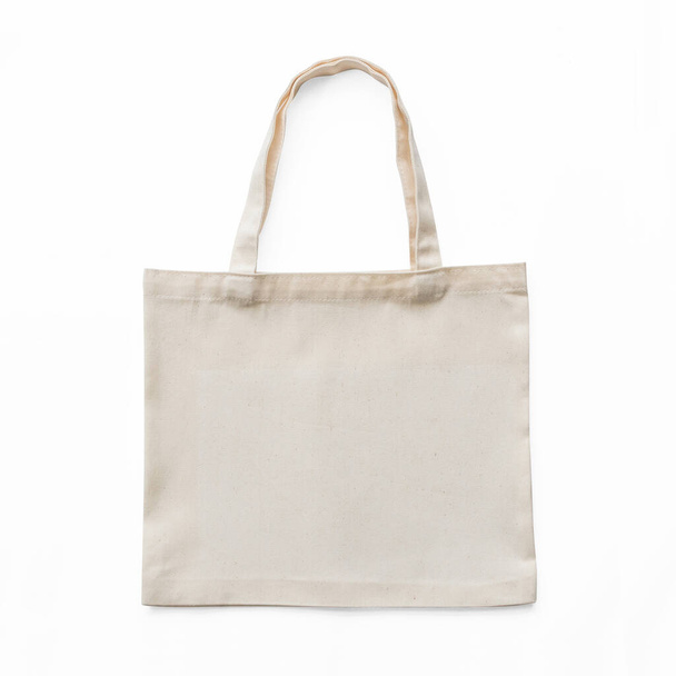 Tote bag mock up pano de tecido de algodão de lona para eco shopping saco modelo em branco mockup isolado no fundo branco (caminho de recorte
) - Foto, Imagem