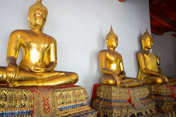 Templo de Wat Pho, estatuas antiguas, Bangkok, Tailandia
 - Foto, imagen
