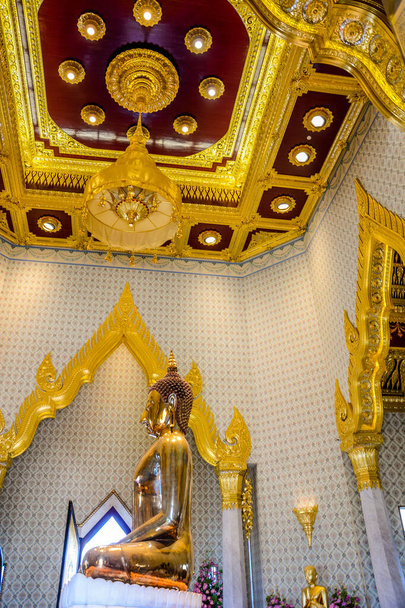 タイ。バンコク。ワット・トリミット寺院 - 写真・画像