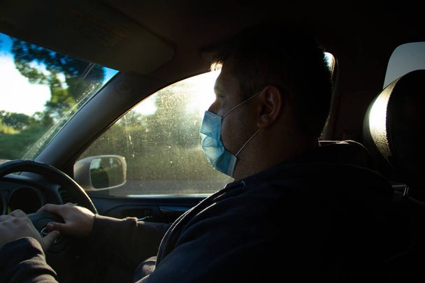 Man driving a medical mask - Photo, Image