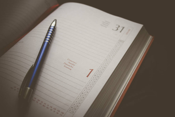 Kalendarz Porządek obrad Spotkanie Przypomnienie Planowanie harmonogramu Concept. Plan Nowego Roku lub Miesiąca. - Zdjęcie, obraz