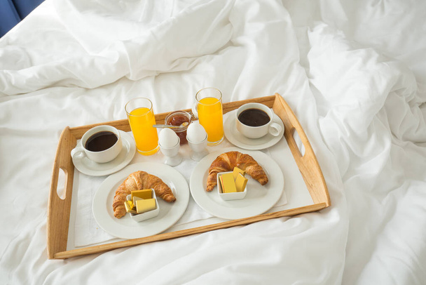 Breakfast and coffee served in bed - Φωτογραφία, εικόνα