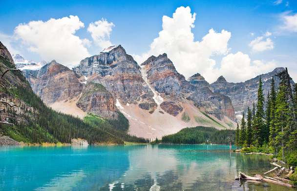 ロッキー山脈と有名なモレーン湖バンフ国立公園、アルバータ、カナダの美しい風景 - 写真・画像