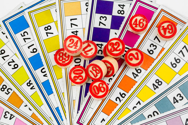 Colorful bingo game cards and numbers on white background, close up, isolated. - Foto, Imagen