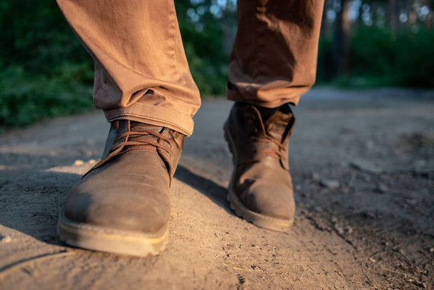 camping in the woods. Men's shoes close-up while walking in nature - Φωτογραφία, εικόνα