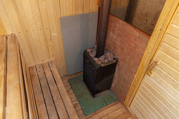 Interieur details van traditioneel Fins sauna stoombad. Traditioneel oud Russisch badhuis SPA Concept. Relax country dorpsbad concept - Foto, afbeelding