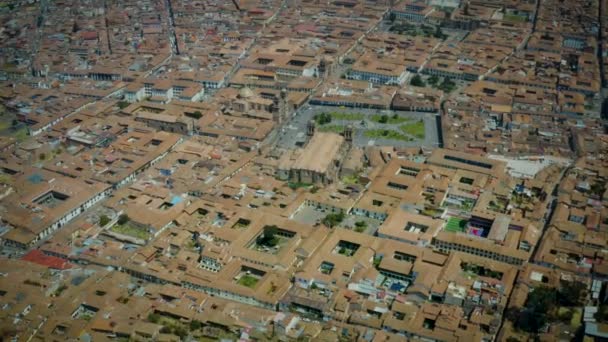 大聖堂とイエズス会教会(イエズス会教会) 、クスコ、ペルーに位置するメイン広場(アルマス広場)の上からの空中の景色 - 映像、動画