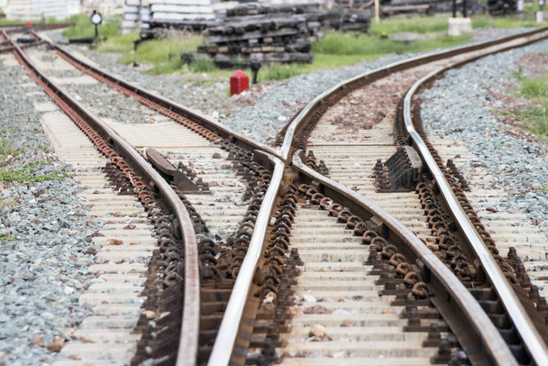 Vasaló rozsdás vasúti sínek vasút vonatok - Fotó, kép