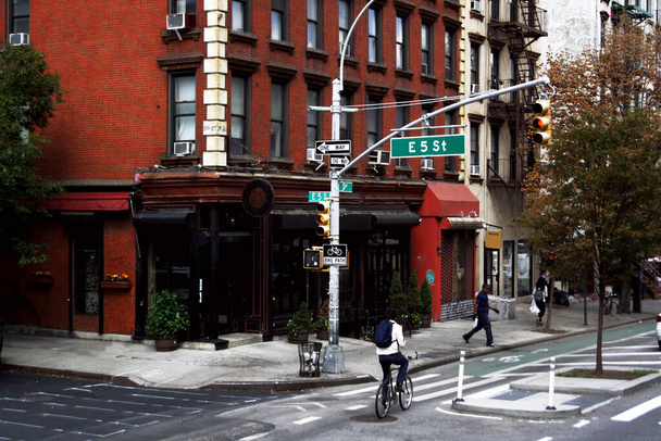NEW YORK, NY, Usa, October 2, 2016. 2_Manhattan. Broadway. New York City street road in Manhattan in the daytime. - Foto, afbeelding