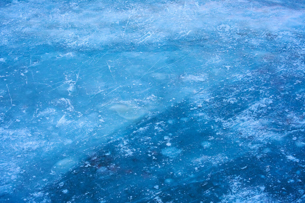Fundo de gelo em um lago no inverno com neve - Foto, Imagem