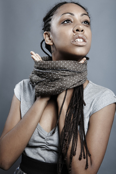 Beautiful African woman with natural make-up pose on grey background. - Foto, afbeelding