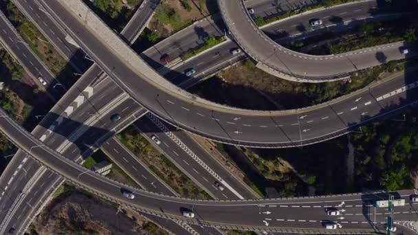 enorme snelweg knooppunt in de buurt van de Haifa vervoer ondergrondse grotten, antenne drone uitzicht, 4k - Video