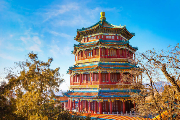 Buddhalaisen suitsukkeen torni (Foxiangge) Pekingin kesäpalatsissa Kiinassa - Valokuva, kuva