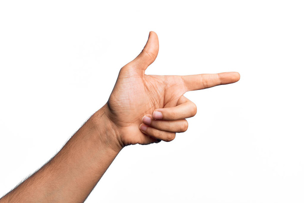 Mão de jovem caucasiano mostrando dedos sobre fundo branco isolado apontando com o dedo indicador para o lado, sugerindo e selecionando uma escolha - Foto, Imagem