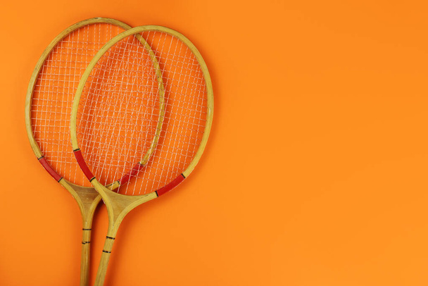 badminton rackets on a bright orange background. Copy space for your text - Foto, immagini