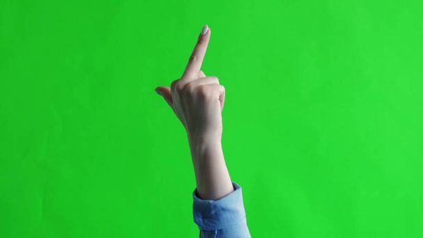 Женская рука показывает Жест Пошел ты или отъебись
 - Фото, изображение