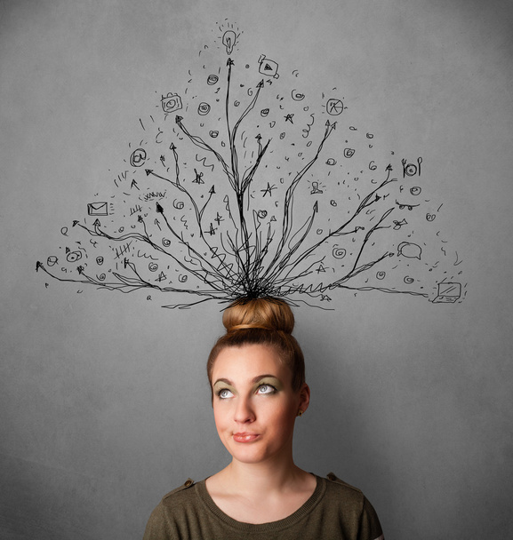 jonge vrouw met verwarde lijnen coming out van haar hoofd - Foto, afbeelding