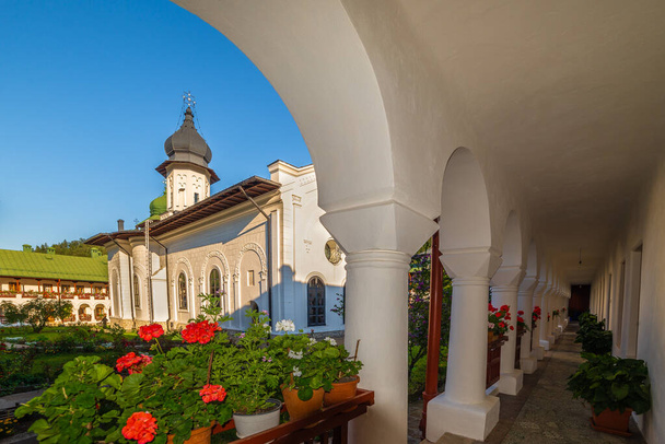 Agapia orthodoxe kerk klooster, Agapia stad, Moldavië, Roemenië - Foto, afbeelding