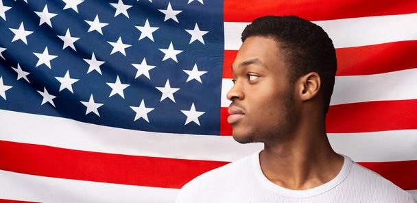 Black Lives Matter. Young African Guy Standing Over American Flag Background, Panorama - Foto, Bild