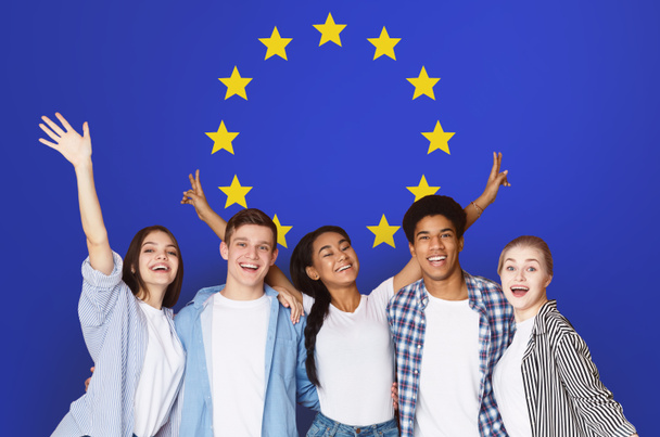 Student Exchange Programs In Eu. Multiracial Teens Posing Over Europe Union Flag - Foto, Bild