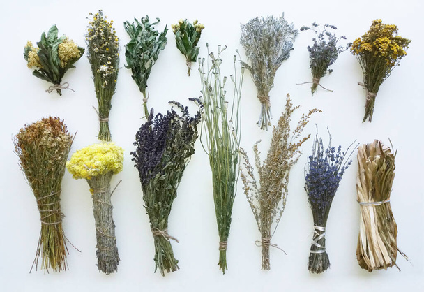 Suszone zioła i kwiaty do saszetek aromatycznych, świec, mydła i czarów - Zdjęcie, obraz