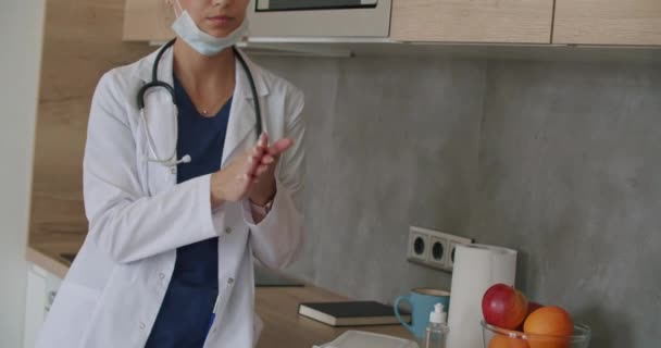 Lunch break in a medical facility - Video, Çekim