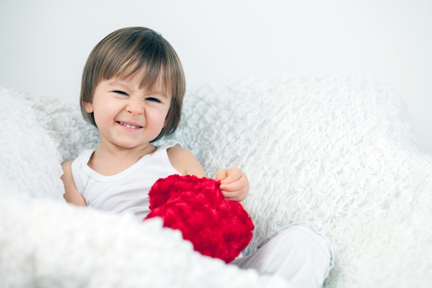 Little baby boy with red heart - 写真・画像