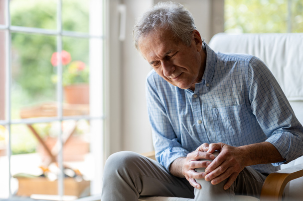 Senior man with knee pain - Foto, Imagen
