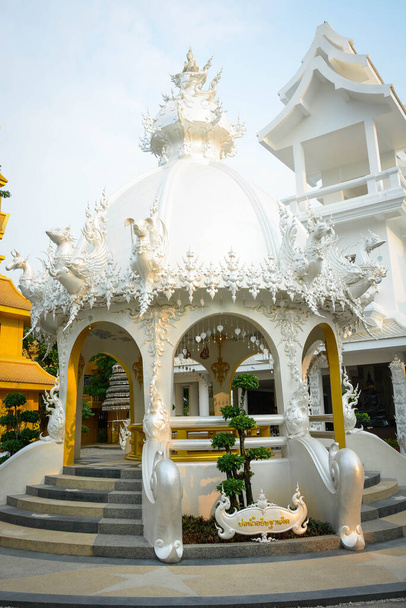 Thailand. Chiang Rai. A beautiful view of White Temple - Foto, afbeelding