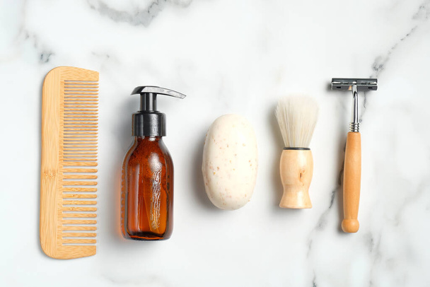 Set of eco-friendly wooden shaving accessories on marble background. Flat lay, top view. - Fotoğraf, Görsel