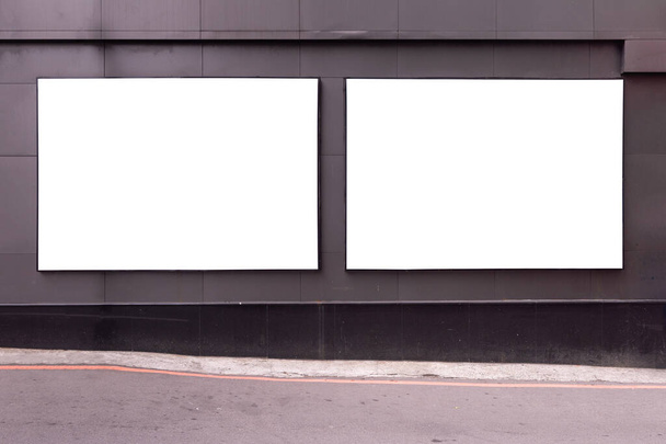 Velký prázdný billboard na zdi ulice, bannery s místem pro přidání vlastního textu - Fotografie, Obrázek