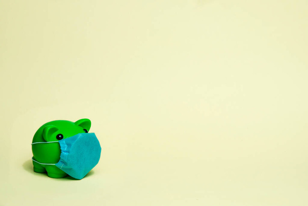 Piggy Bank Template Green Piggyback Mouthguard Saving, Plantilla de Alcanca de Puerco Verde Tapabocas Cubrebocas Ahorro - Foto, imagen