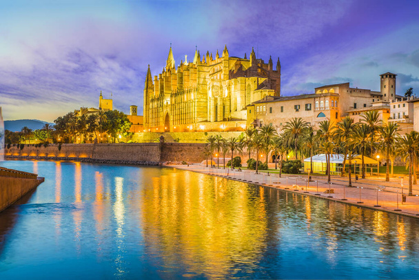 De gotische kathedraal en middeleeuwse La Seu in Palma de Mallorca, Spanje - Foto, afbeelding