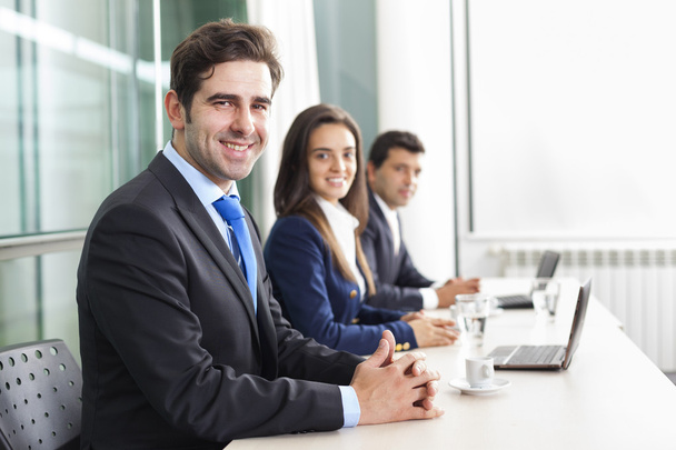 Business team smiling at the office, lined up - 写真・画像