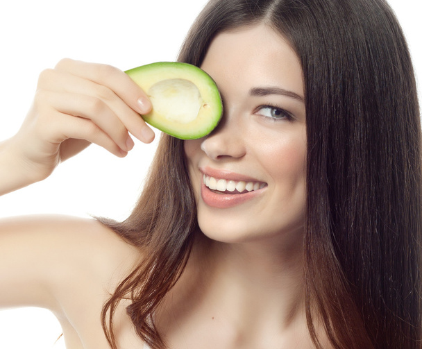 Smiling woman with with avocado - Foto, afbeelding
