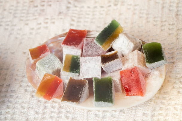 Завантаження традиційних турецьких солодких цукерок з цукровим покриттям
 - Фото, зображення