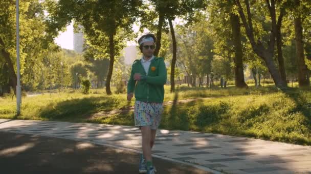 Ridiculous freak man in race walking training - Filmati, video